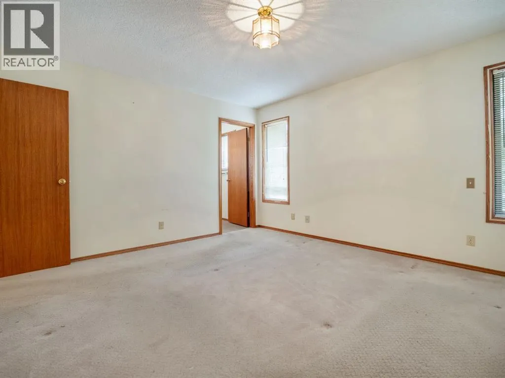 87 Edgewood Boulevard W