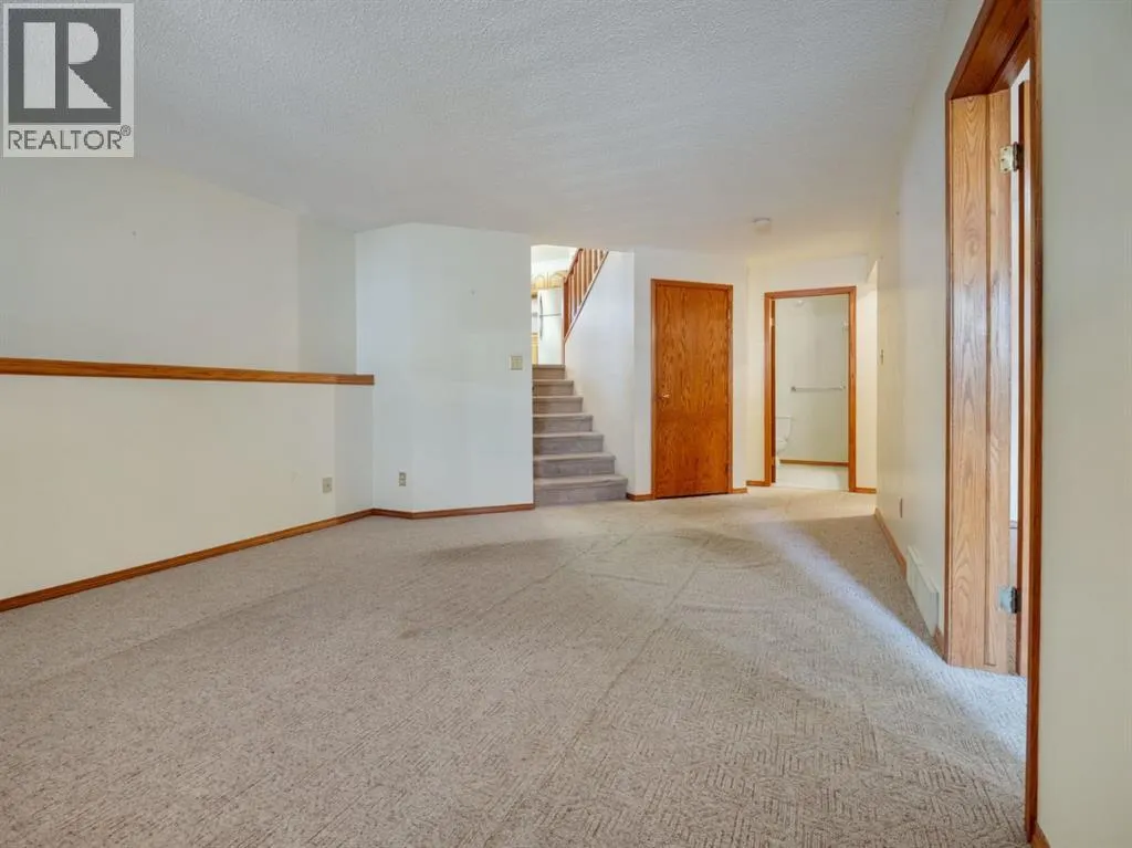 87 Edgewood Boulevard W