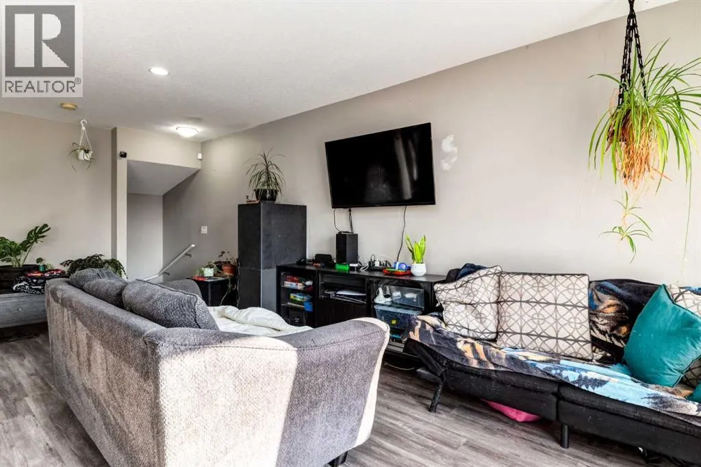 737 Skyview Ranch Grove NE