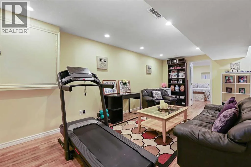 35 Prestwick Place SE