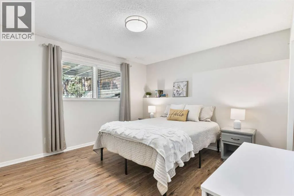 2 Riverside Place