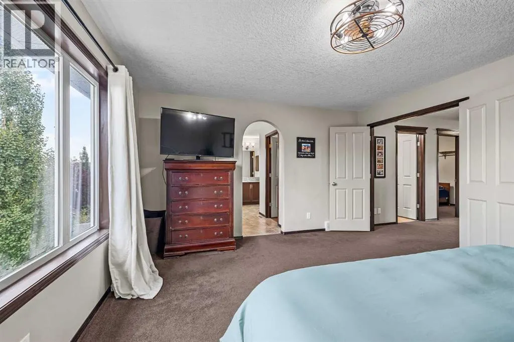 22 West Pointe Manor