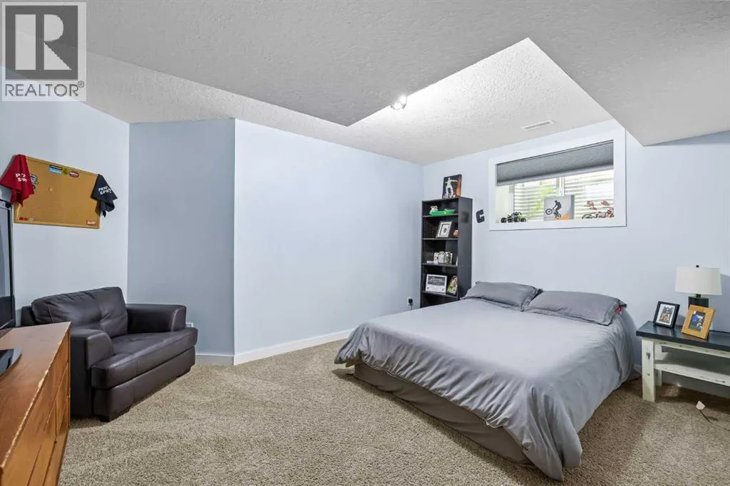 22 West Pointe Manor