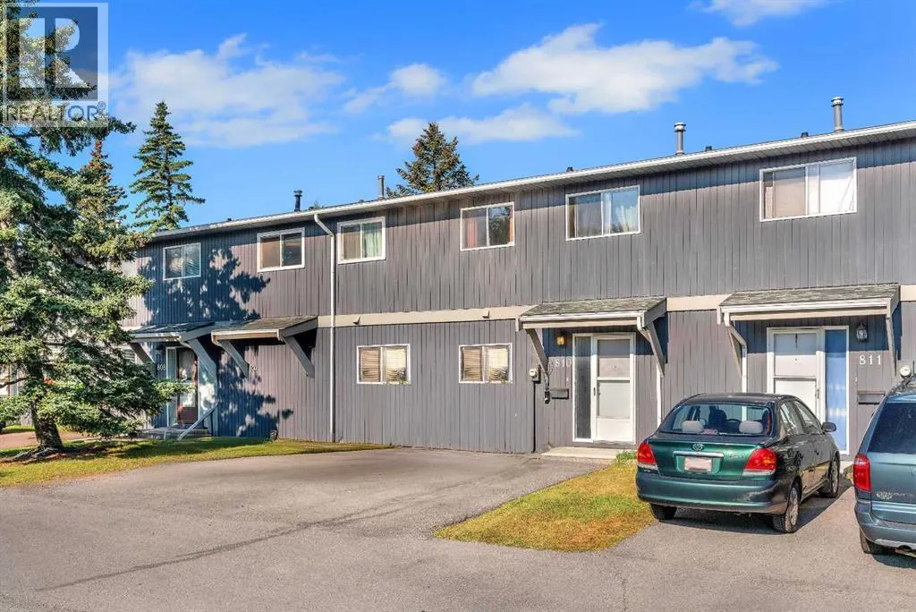 810, 120 Silvercreek Close NW
