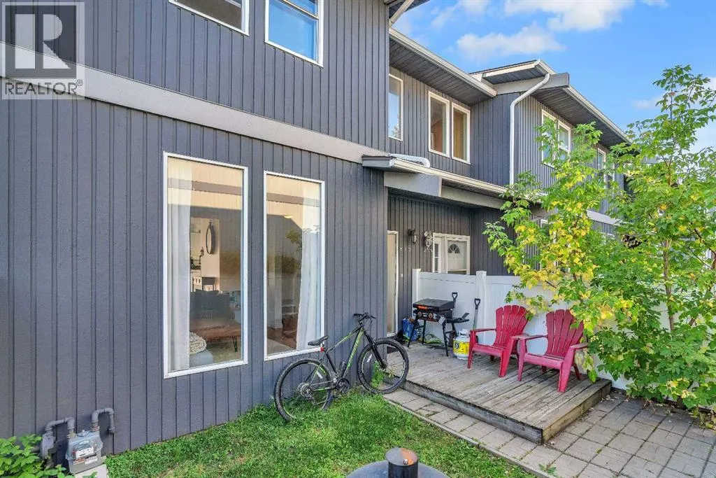 810, 120 Silvercreek Close NW