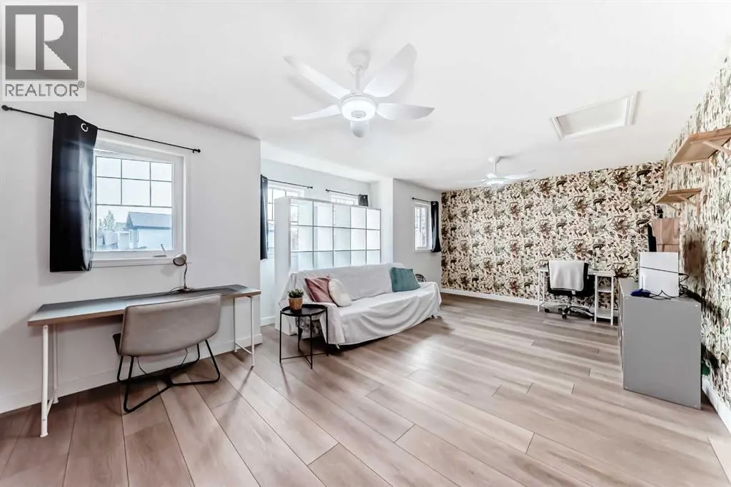332 Ranch Close