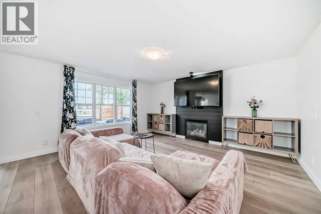 332 Ranch Close