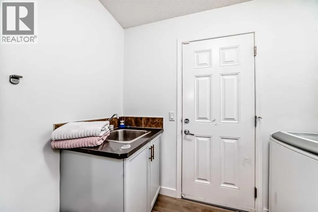 332 Ranch Close