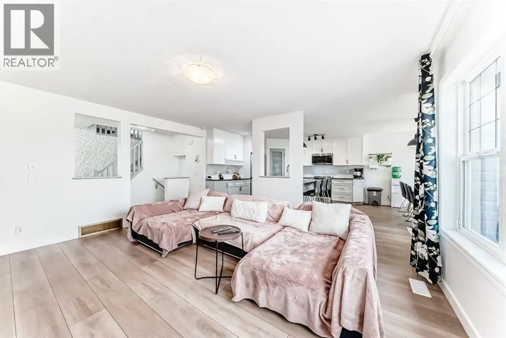 332 Ranch Close
