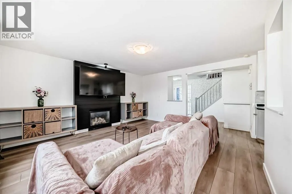 332 Ranch Close