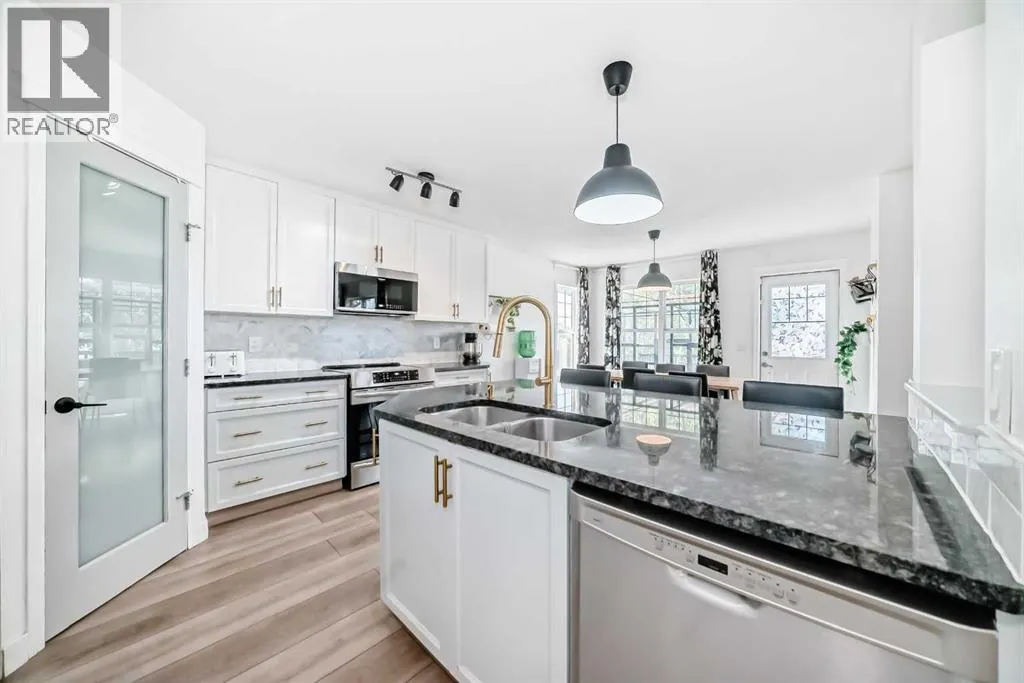 332 Ranch Close