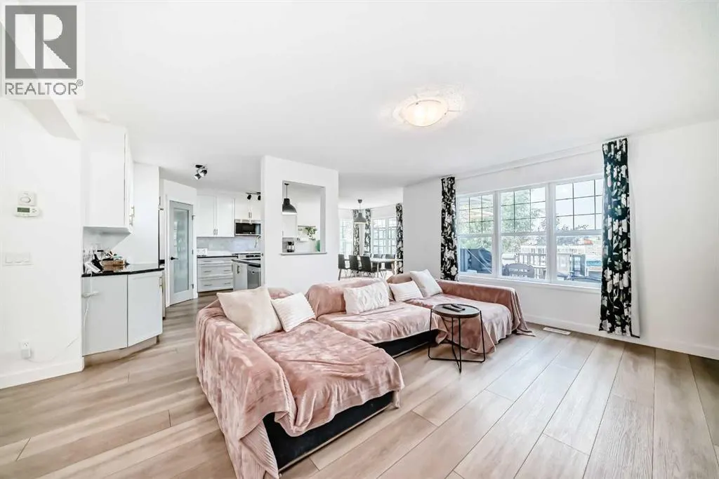 332 Ranch Close