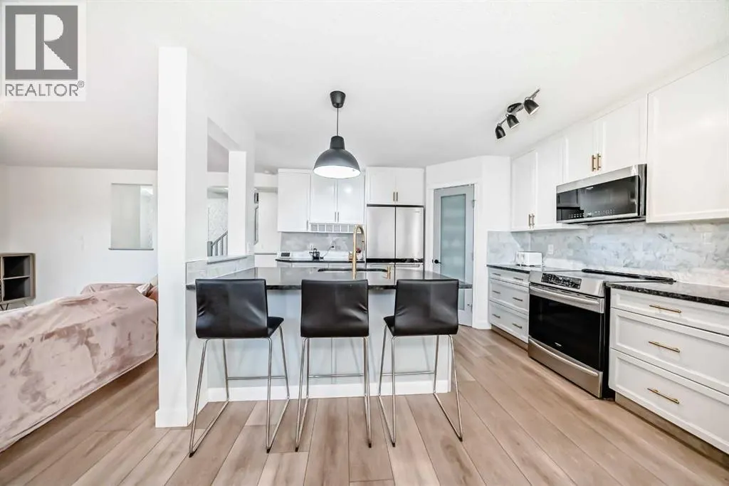 332 Ranch Close