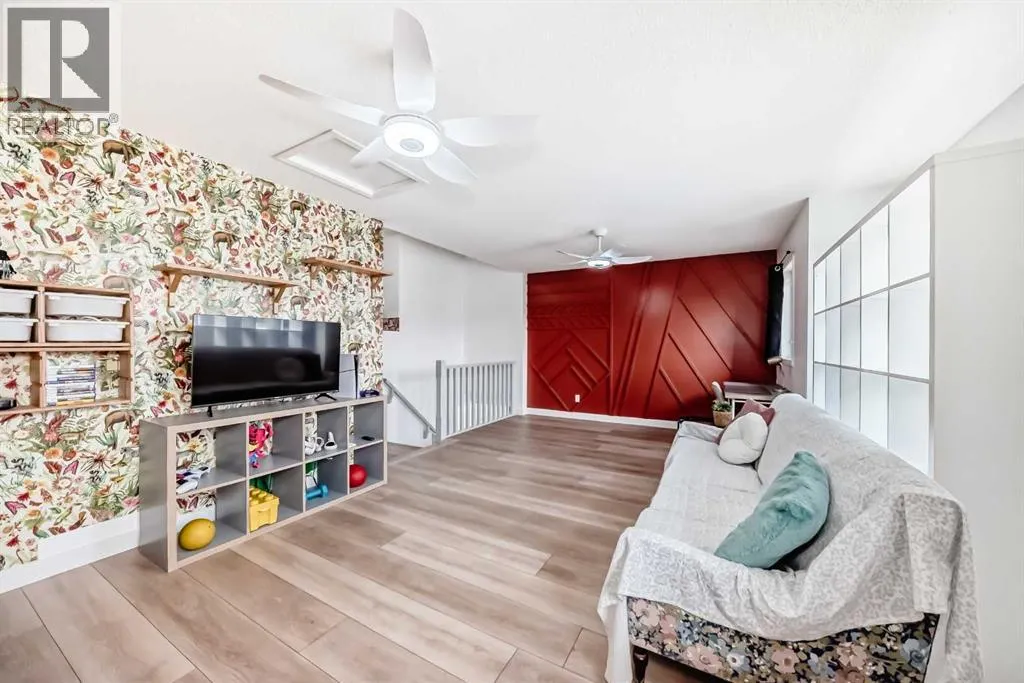 332 Ranch Close