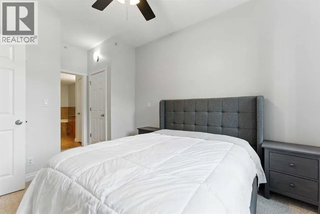 3203, 24 Hemlock Crescent SW