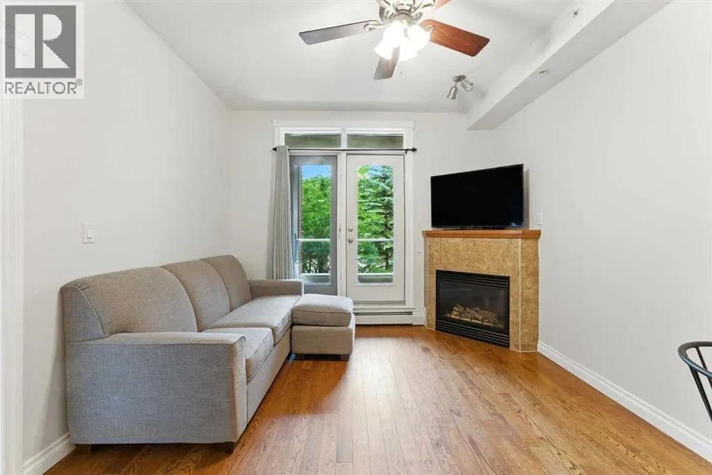 3203, 24 Hemlock Crescent SW