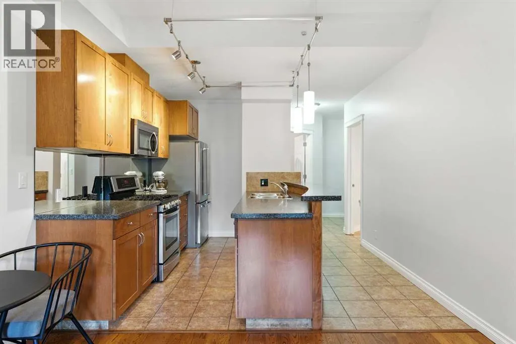 3203, 24 Hemlock Crescent SW
