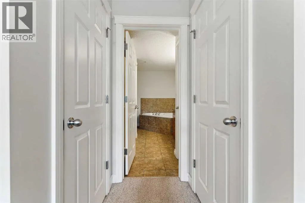 3203, 24 Hemlock Crescent SW