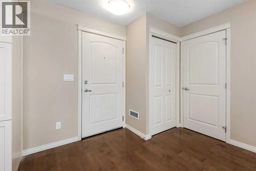 305, 406 Cranberry Park SE