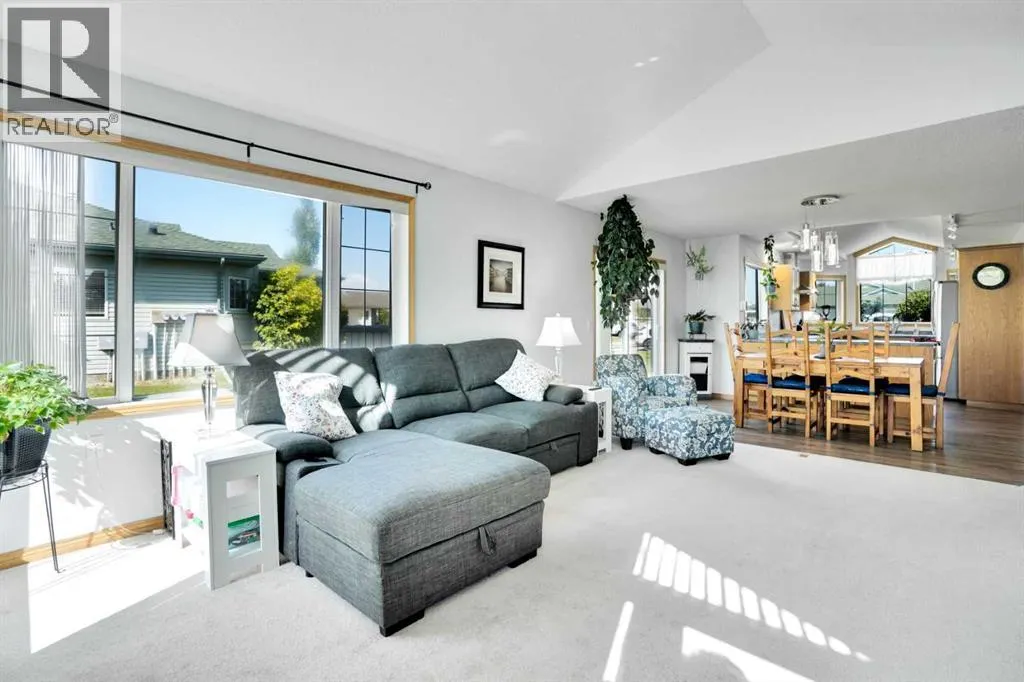 633 Advent Bay