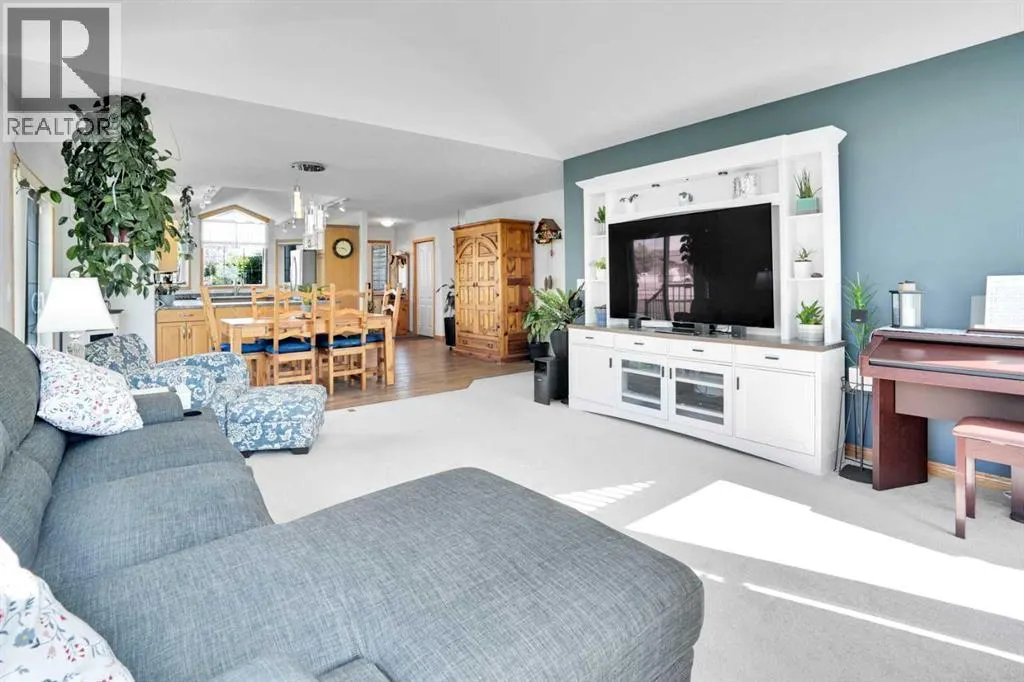 633 Advent Bay