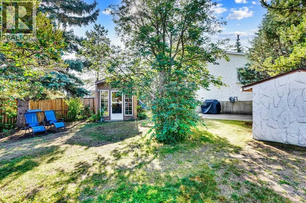 97 Alpine Crescent SE