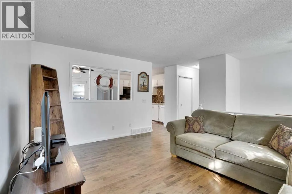 97 Alpine Crescent SE