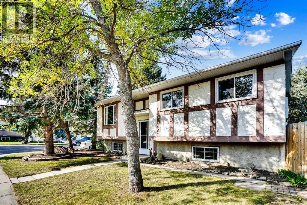 97 Alpine Crescent SE
