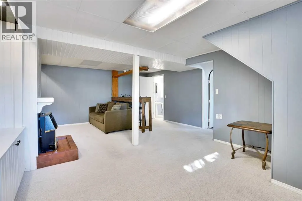 97 Alpine Crescent SE