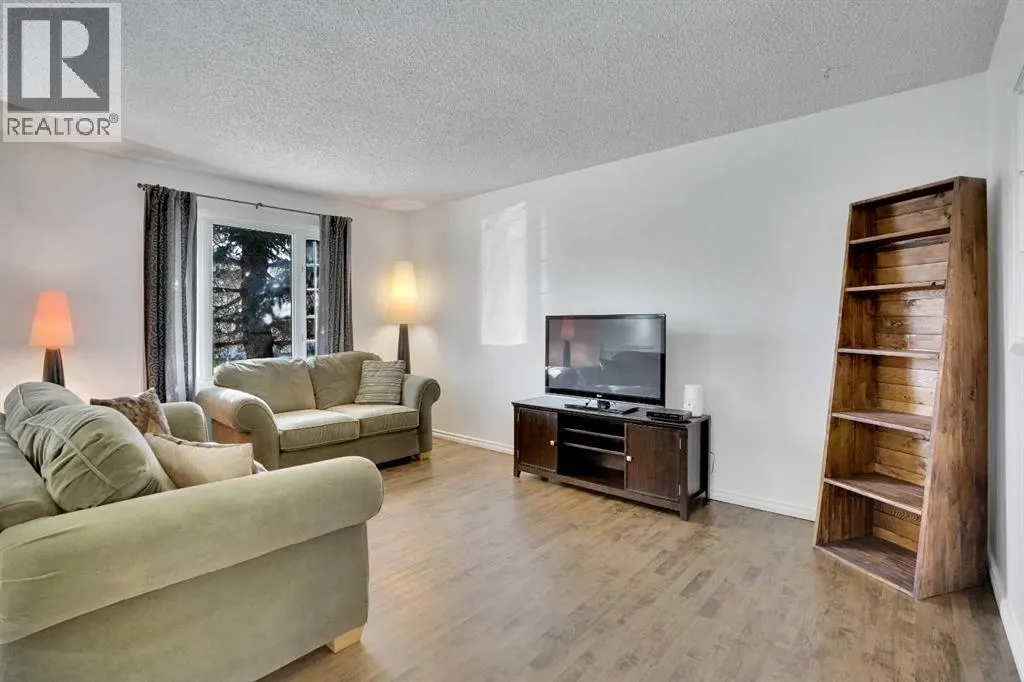 97 Alpine Crescent SE