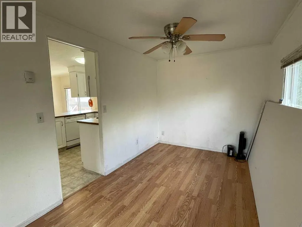 669 1 Street W