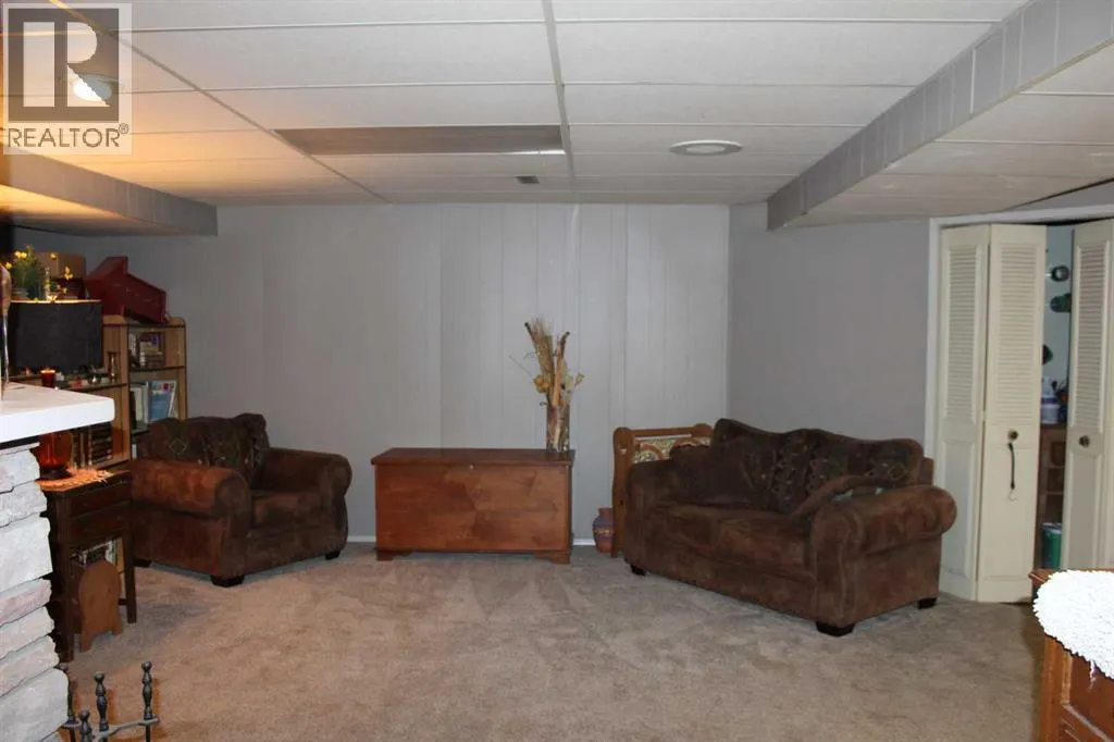 228 2 Street N