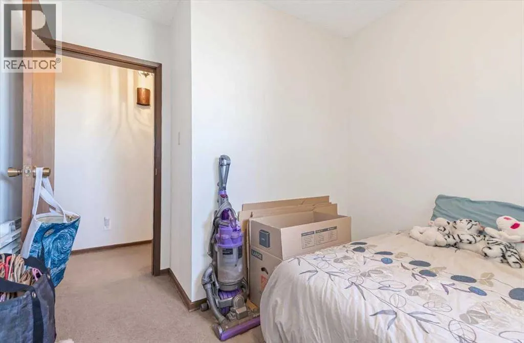 228 2 Street N