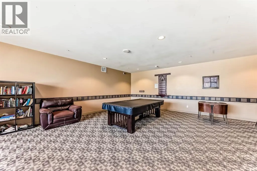 1907, 77 Spruce Place SW