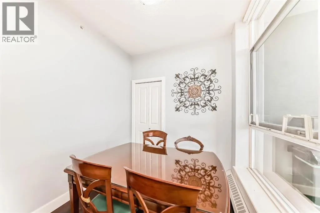1907, 77 Spruce Place SW