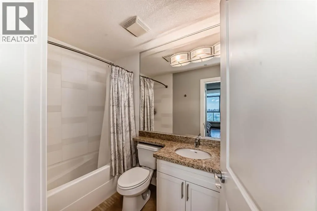 1907, 77 Spruce Place SW