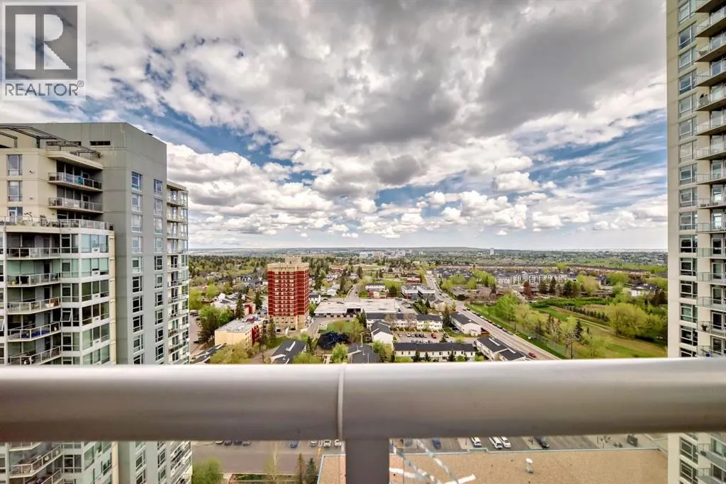 1907, 77 Spruce Place SW