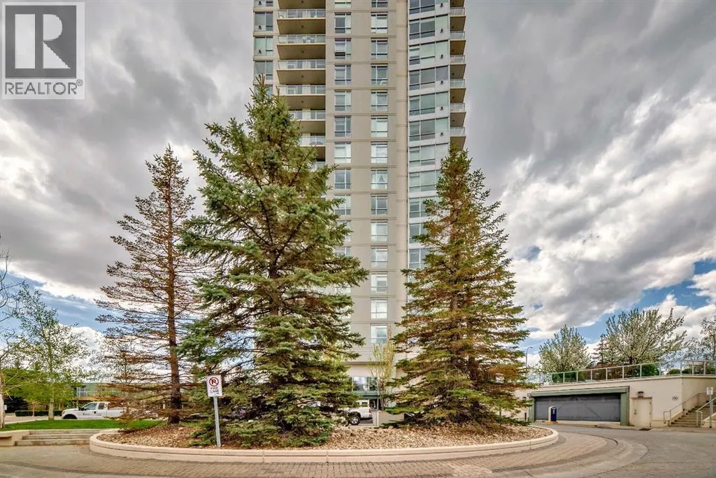 1907, 77 Spruce Place SW