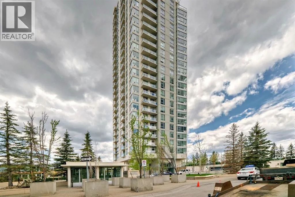 1907, 77 Spruce Place SW