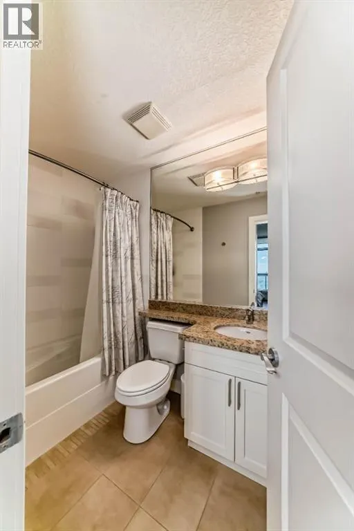 1907, 77 Spruce Place SW