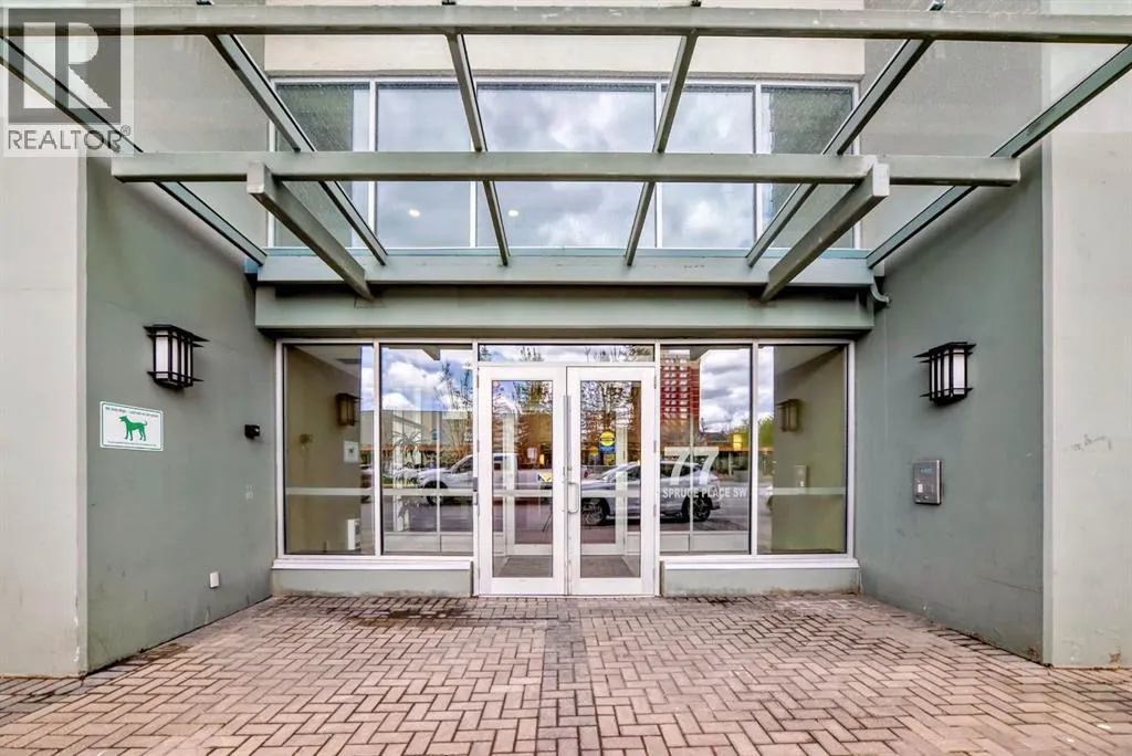 1907, 77 Spruce Place SW
