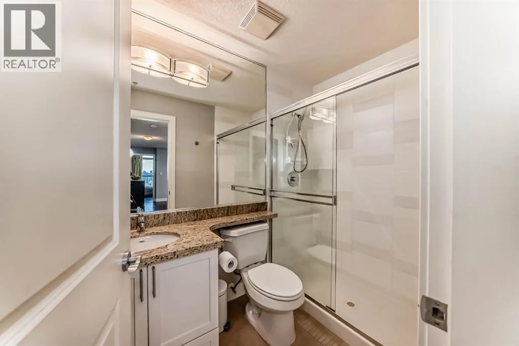 1907, 77 Spruce Place SW