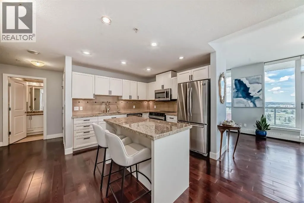 1907, 77 Spruce Place SW