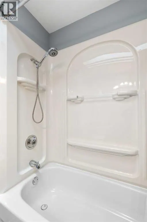 489 Lake Ontario Place SE