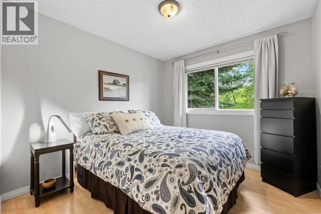 489 Lake Ontario Place SE