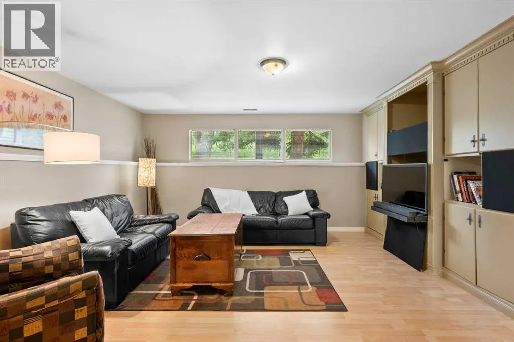 489 Lake Ontario Place SE