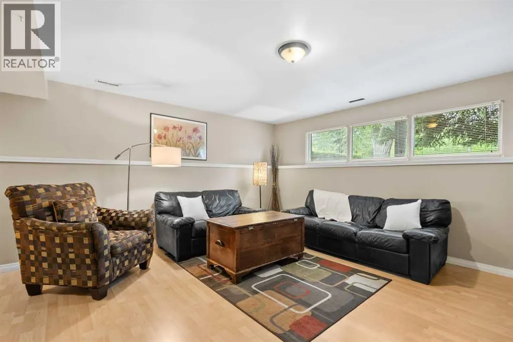 489 Lake Ontario Place SE