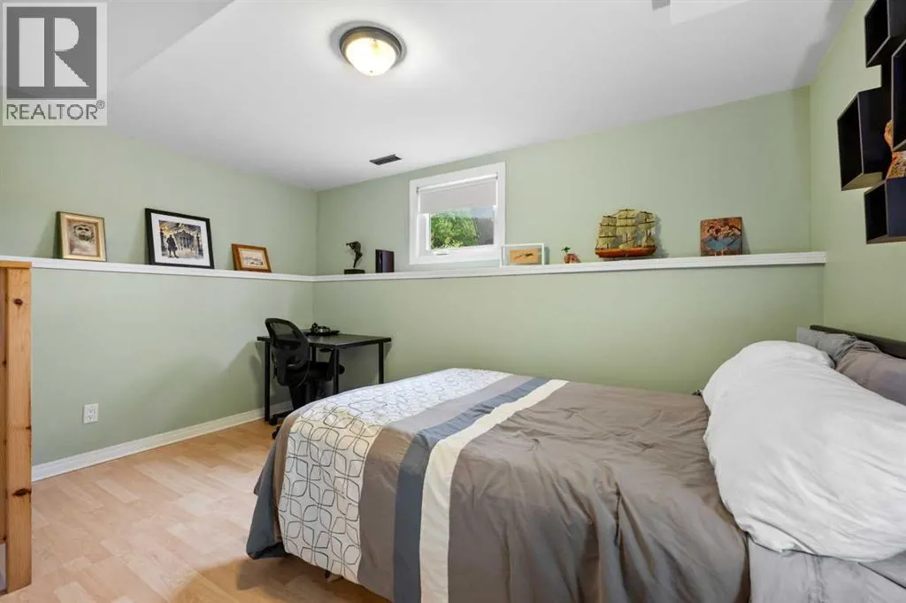 489 Lake Ontario Place SE
