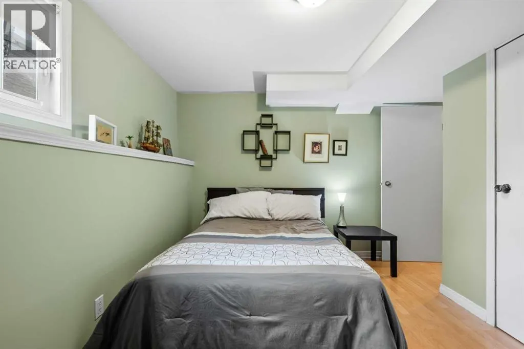 489 Lake Ontario Place SE