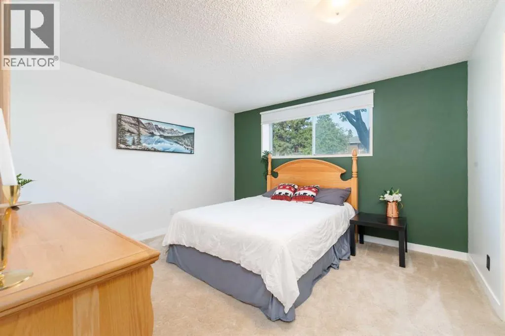 143 Manora Drive NE